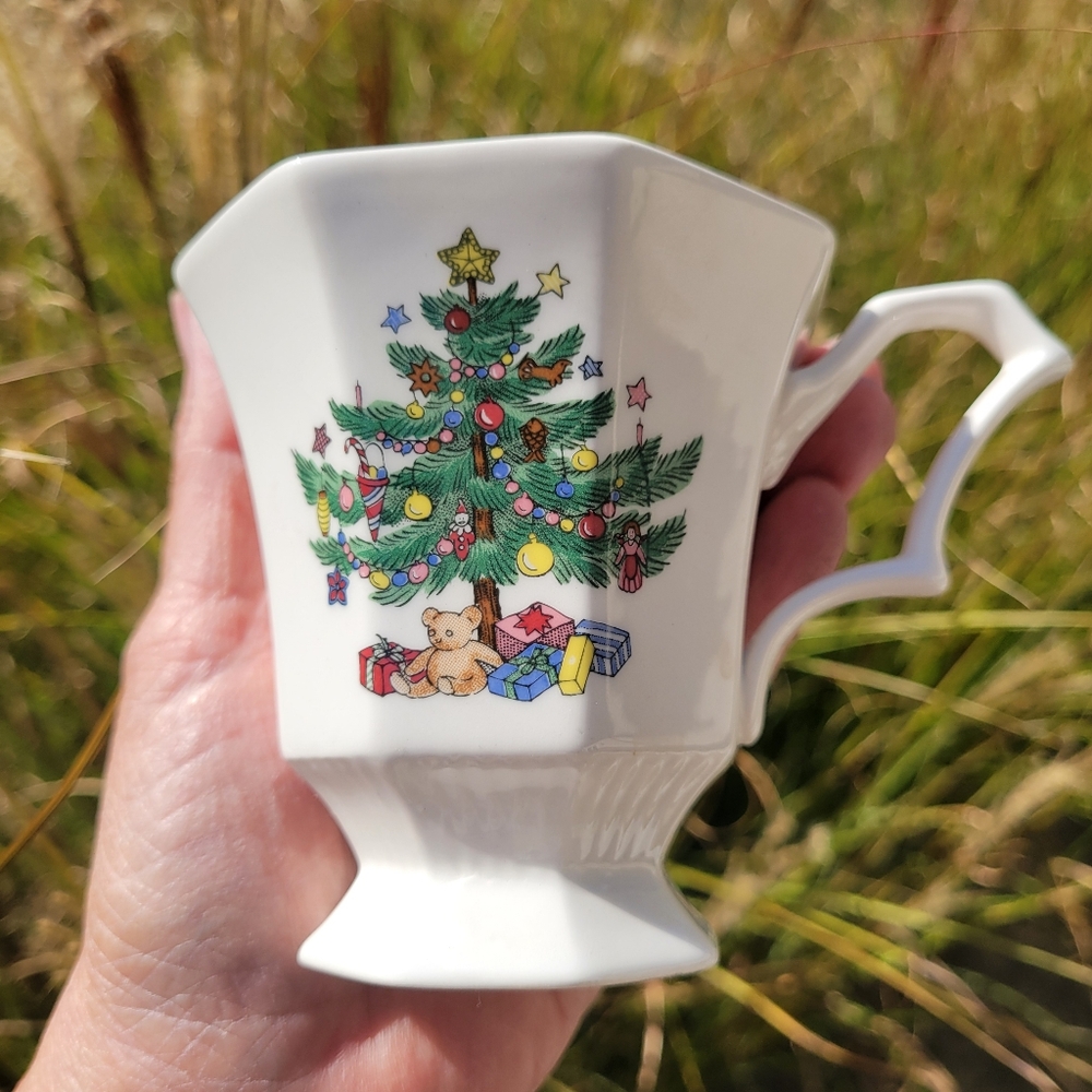 Christmastime Nikko Japan Coffe Cups (2) Tea Cups Mugs ~ Christmas Tree ~
